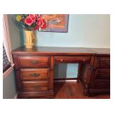 5 pc bedroom set (1 twin head/foot board)