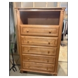 5 drawer wood dresser 