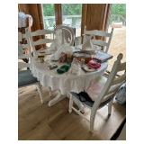 Breakfast nook table with 2 leafs