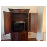 Inside peek. Below has more adjustable shelves. 