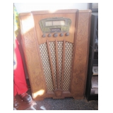 Norman Roakwell Stand up Floor am/fm radio unit