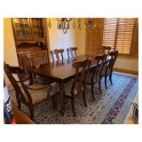 Beautiful Ethan Allen dining room table and 8 chairs