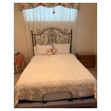 Queen Adjustable Bed w/remote