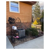 Gargen trellises and art