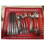 Wm Rogers 26-piece Silver.$26plate Silverware.