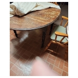 Drop leaf table