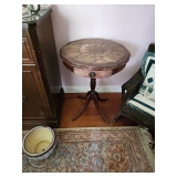 Scalloped pedistal table