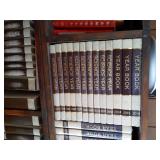 Worldbook Encyclopedia Set with Yearbooks til 2020