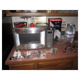 Kitchen:  Microwave Oven