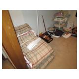 Upstairs Bedroom Left: Closet