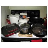Kitchen: Cooking pans & pots