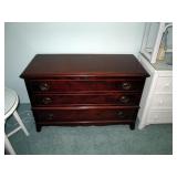 Middle Bed Room  Lane Cedar Chest