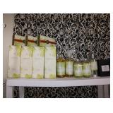 Down 1st Bedroom Right: 