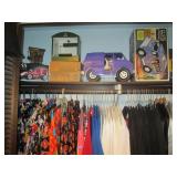 Up 1st Bedroom Right: Elvis Van, Army Barracks Room w/Box