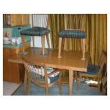 Dining room table w/4 chairs 