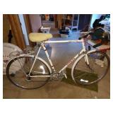 Basement: Schwinn Super Le Tour