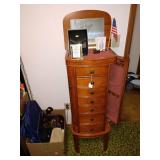 !st Bedroom Right: Jewerly Storage 