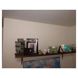 2nd Bedroom Center: Picture Holder, CD-Rewrite 