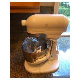 Kitchen:  Kitchen Aid Mixer