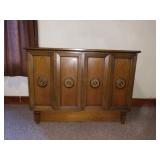 Bedroom Right  Excellent Sideboard  but, is a table with 8 leafs