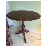 Atq Tilt Top Table