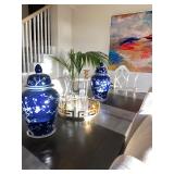 Vases, urns