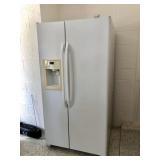 GE Side-by-Side Refrigerator / Freezer