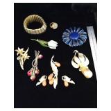 ONLINE AUCTION OF AN L.A. AREA AFRICAN AMERICAN TEACHER'S UNIQUE COLLECTION