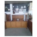 ANTIQUE & COLLECTIBLE AUCTION