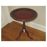 VINTAGE CHIPPENDALE STYLE MAHOGANY PIE CRUST TABLE