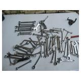 6 SNAP-ON WRENCHES AND A GENEROUS AMOUNT OF OTHER WRENCHES