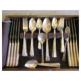 VINTAGE ORNATE SILVER PLATED EIGHT PIECE HOLMES AND EDWARDS SERVINGWARE
