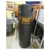 EVERLAST PUNCHING BAG