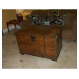 AWESOME ESTATE SALE OF TOP OF THE LINE DESIGNER FURNISHINGS EARLY 19TH CENTURY ANTIQUE CHEST