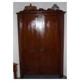 VINTAGE CORNER WARDROBE