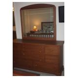 DRESSER / CEDAR LINED