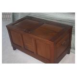 VINTAGE BLANKET CHEST