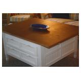 NICE COFFEE TABLE WITH SELF STORING LEAF