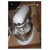KITCHEN AIDE STAND MIXER