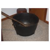 CAST IRON CAULDRUN