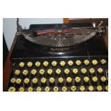VINTAGE TYPEWRITER
