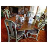 TABLE . 2 LEAVES / 4 CHAIRS