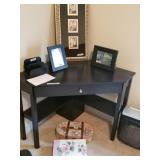 CORNER DESK