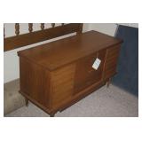 LIKE NEW LANE CEDAR CHEST