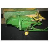 JOHN DEERE TOY COMBINE