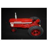 FARMALL 460 TOY TRACTOR