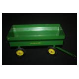 TOY JOHN DEERE TRAILER