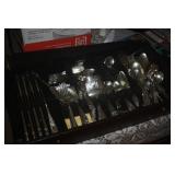 FLATWARE SET