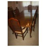 DINING TABLE 1 LEAF , PADS N 6 CHAIRS