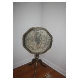 ANTIQUE TILT TABLE